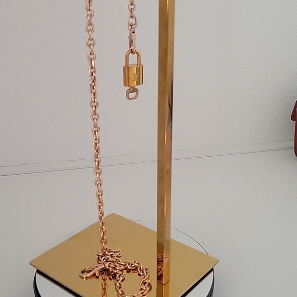 Authentic Louis Vuitton lock and key with chain - Picture 2 of 5